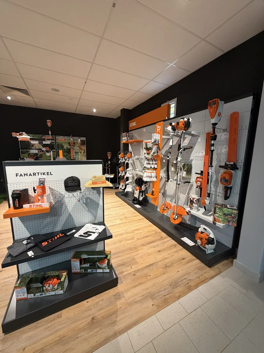 STIHL-Gerätewand im Verkaufsraum